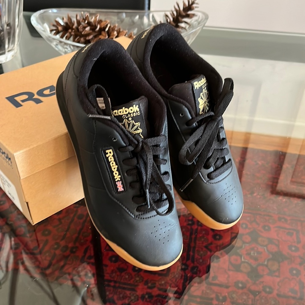 Reebok classic black sneakers shoes size 7